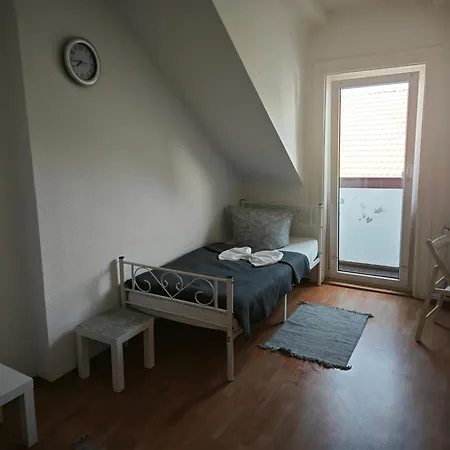 Revant Monteurzimmer Haus Apartment *