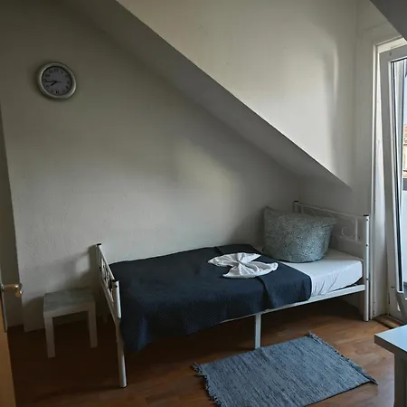 Revant Monteurzimmer Haus Apartment *